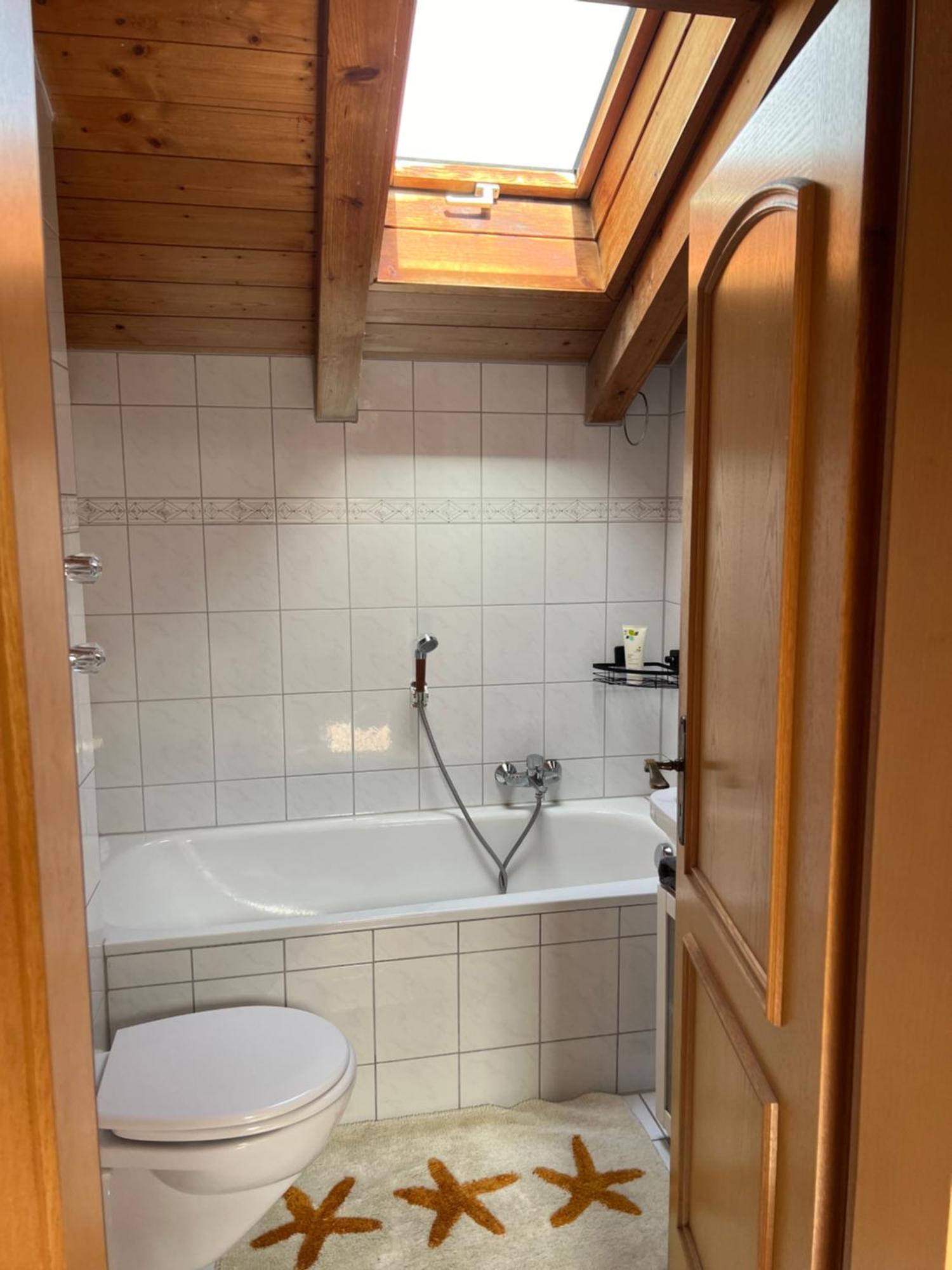 Gemuetliche Dachgeschosswohnung Mit Balkon Ainring Extérieur photo