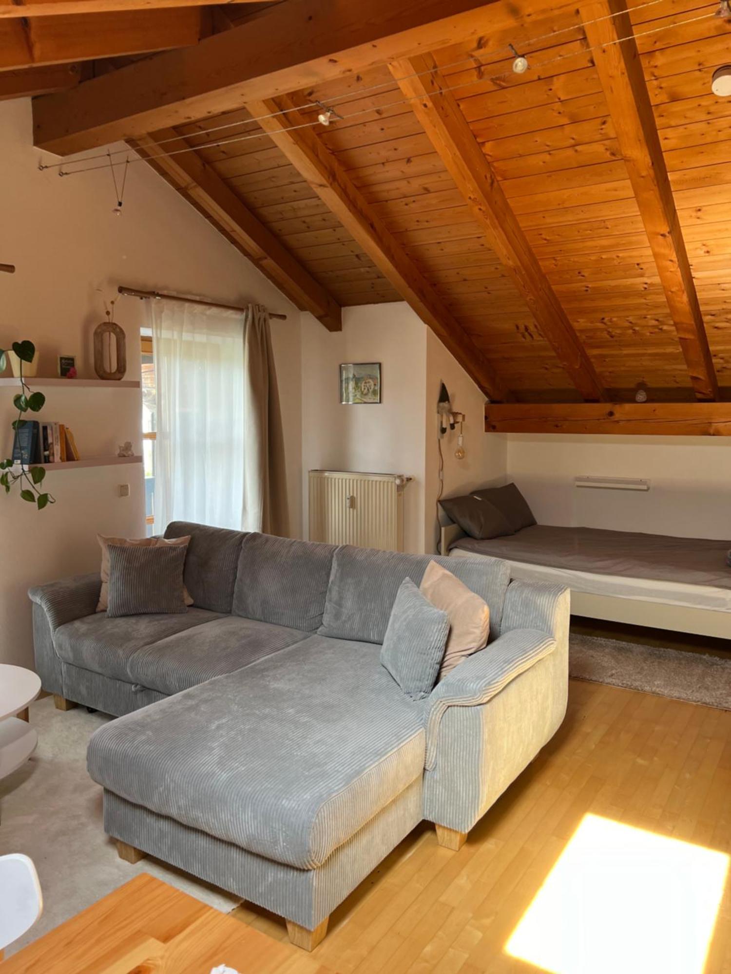 Gemuetliche Dachgeschosswohnung Mit Balkon Ainring Extérieur photo
